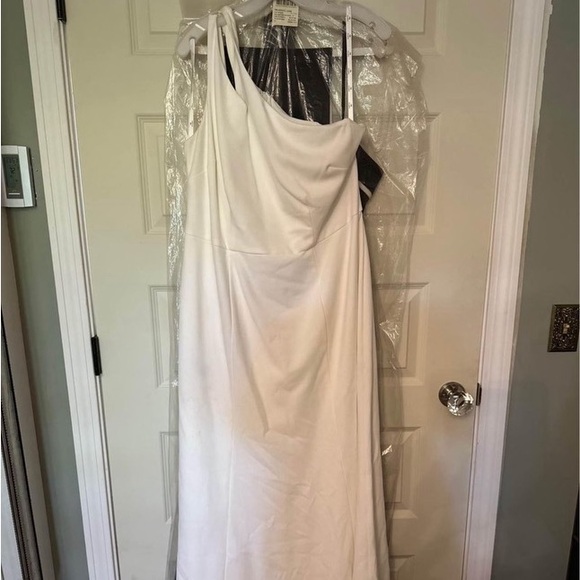 Bridal dress - Picture 3 of 3